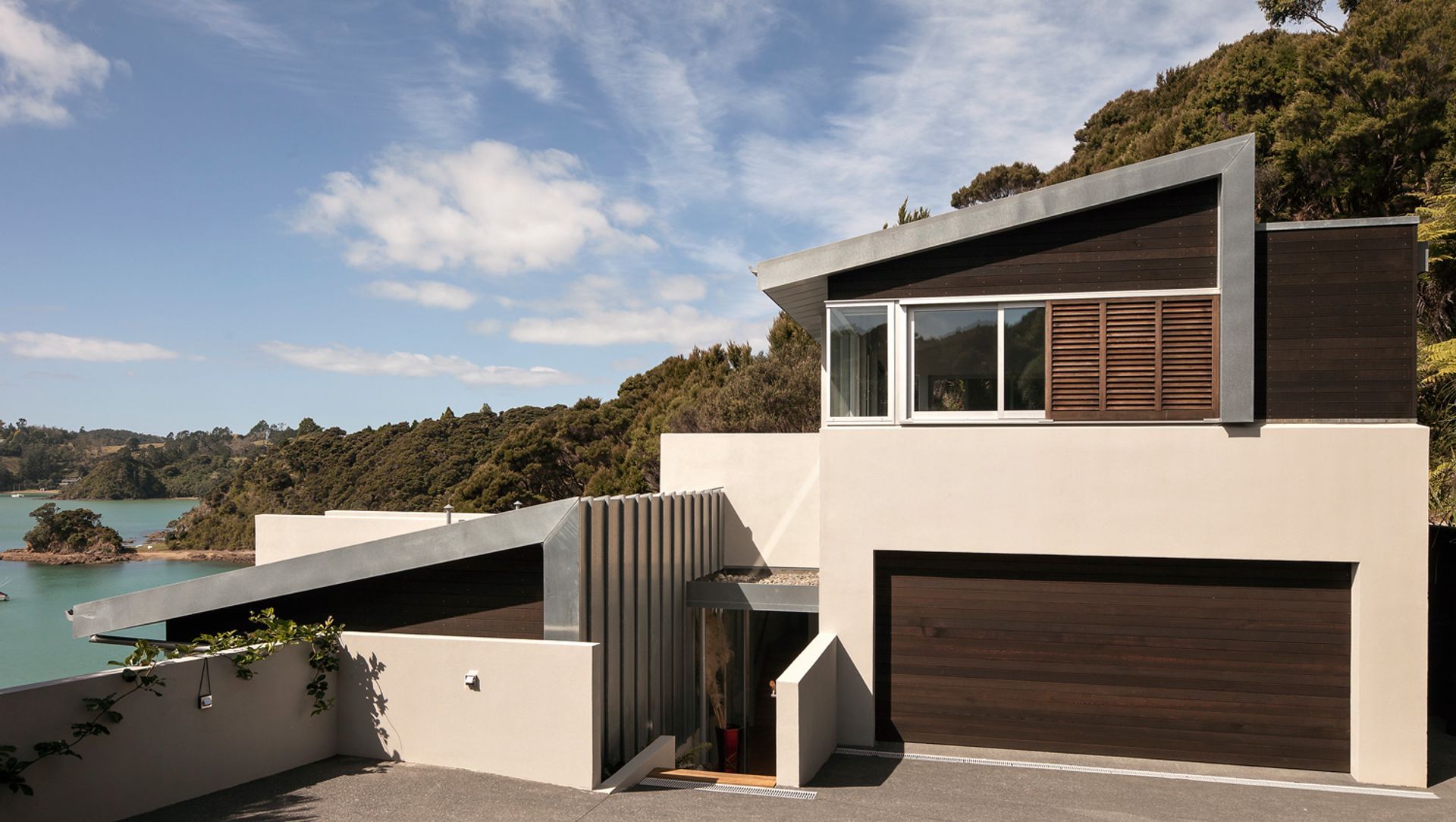 Pomare Bay House banner