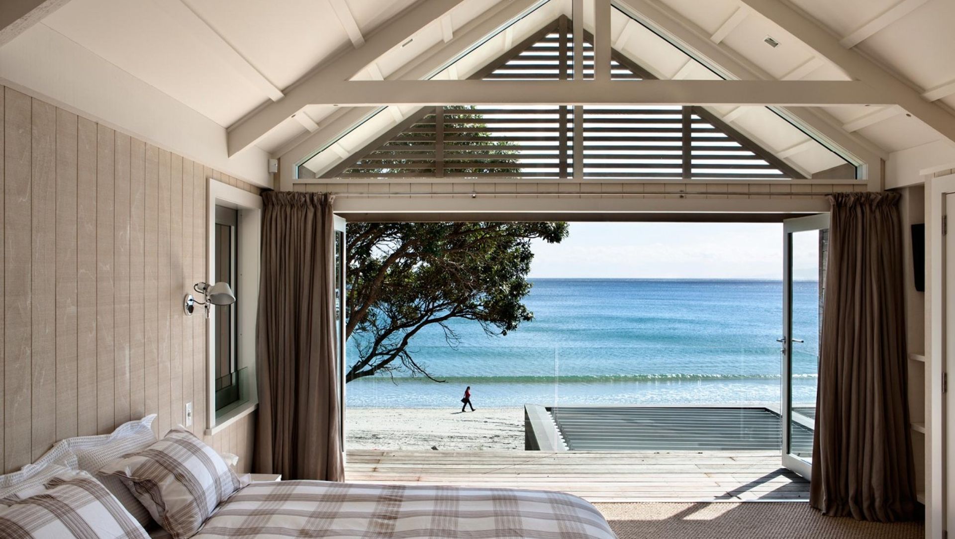 Onetangi Beach House banner