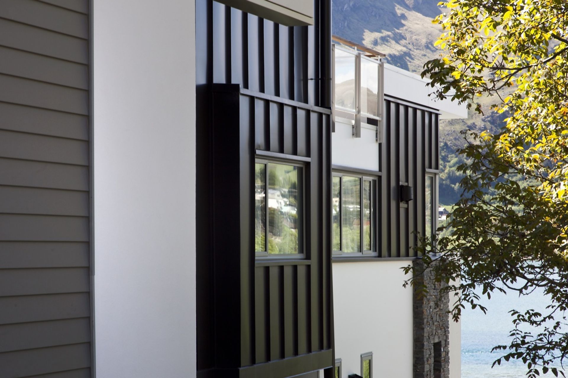 Lakeside West Apartments