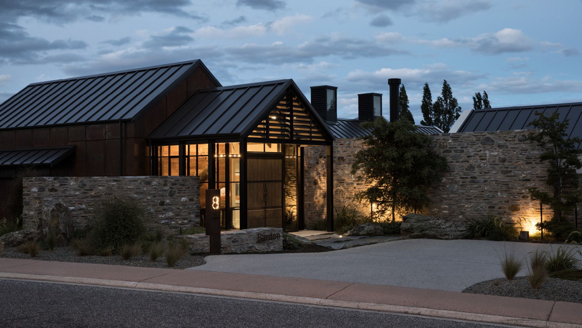 Bardon, Wanaka banner