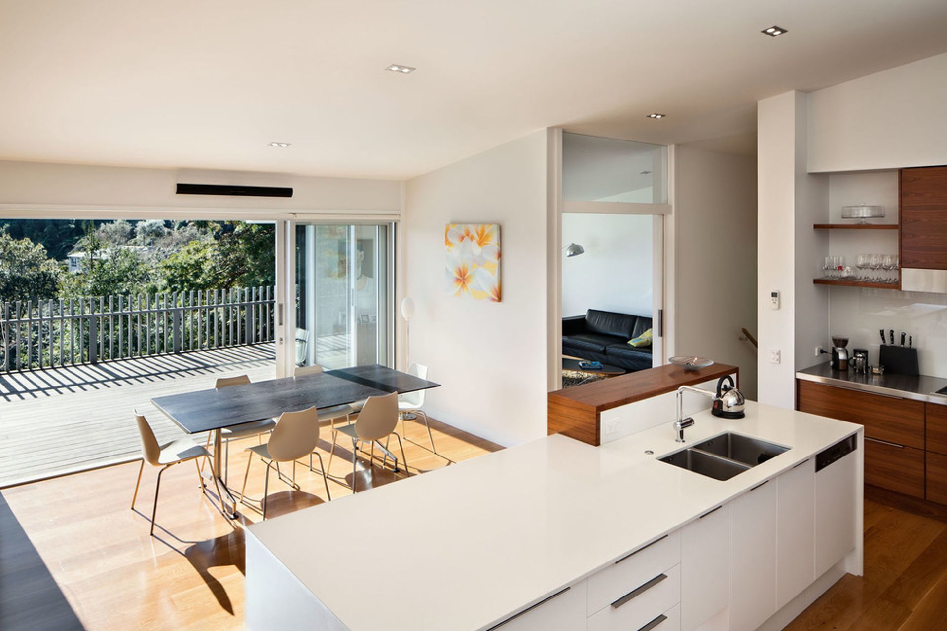 LOWRY BAY HOUSE 2011