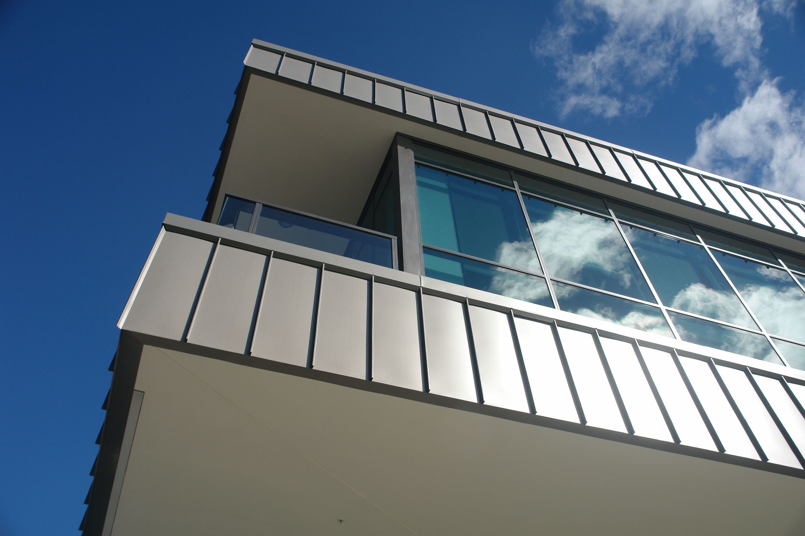 Smart Tray Standing Seam Metal Cladding