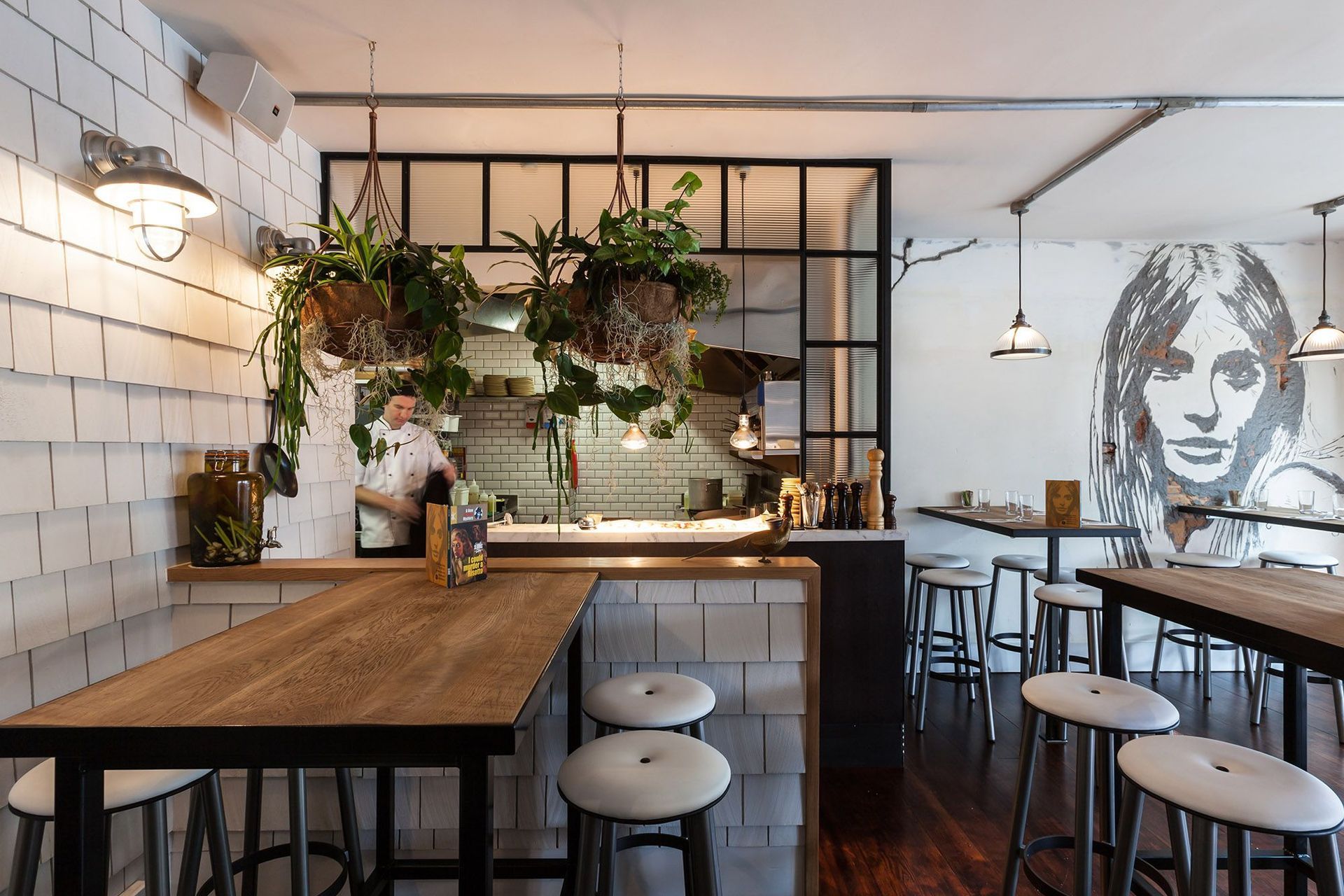 Scarlett Slimms & Lucky