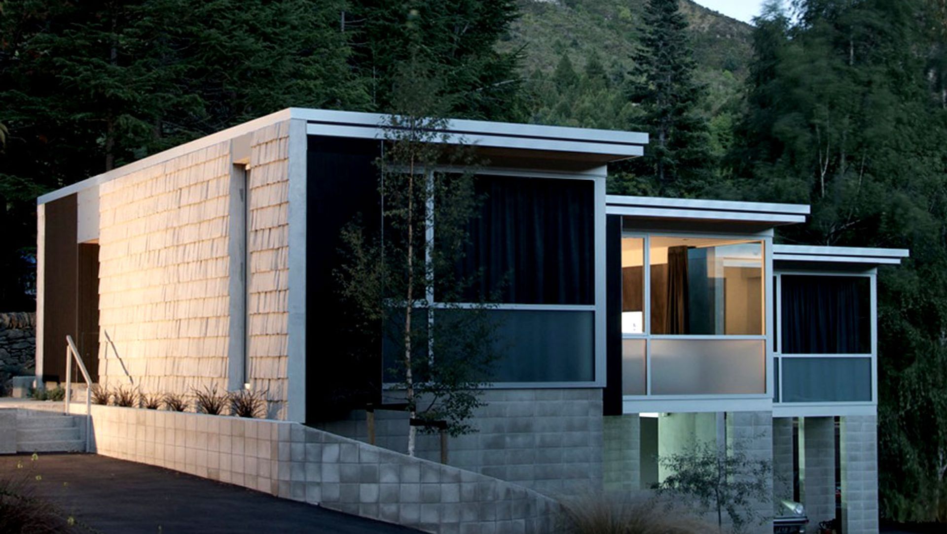 The Arrow Private Hotel banner