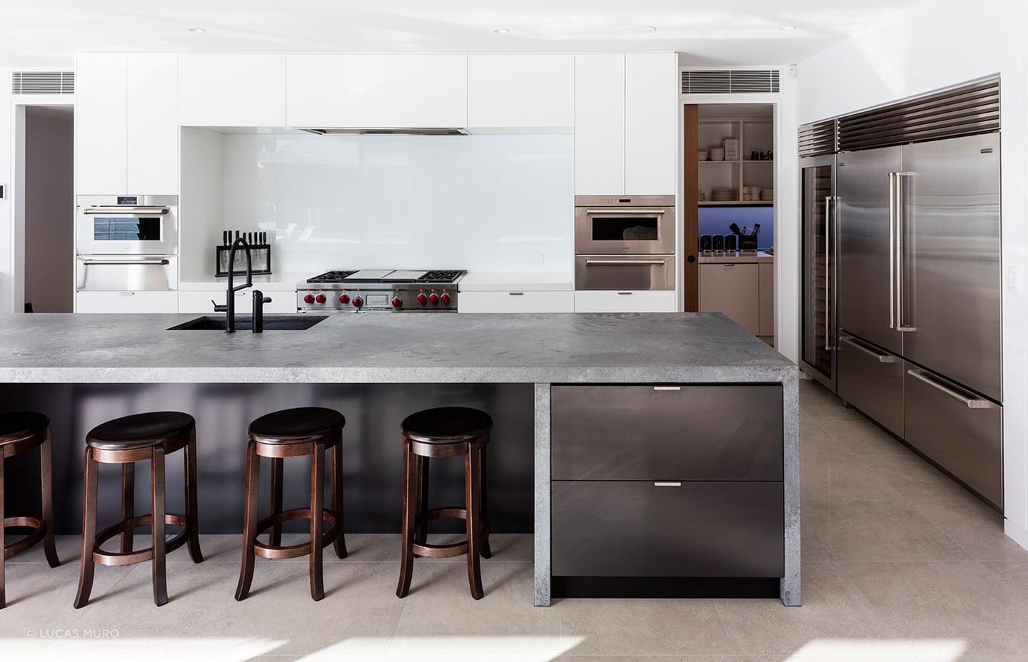 The strategic placing of various architectural elements really bring Minyama to life, and make the most of the extraordinary views this home’s occupants get to experience.