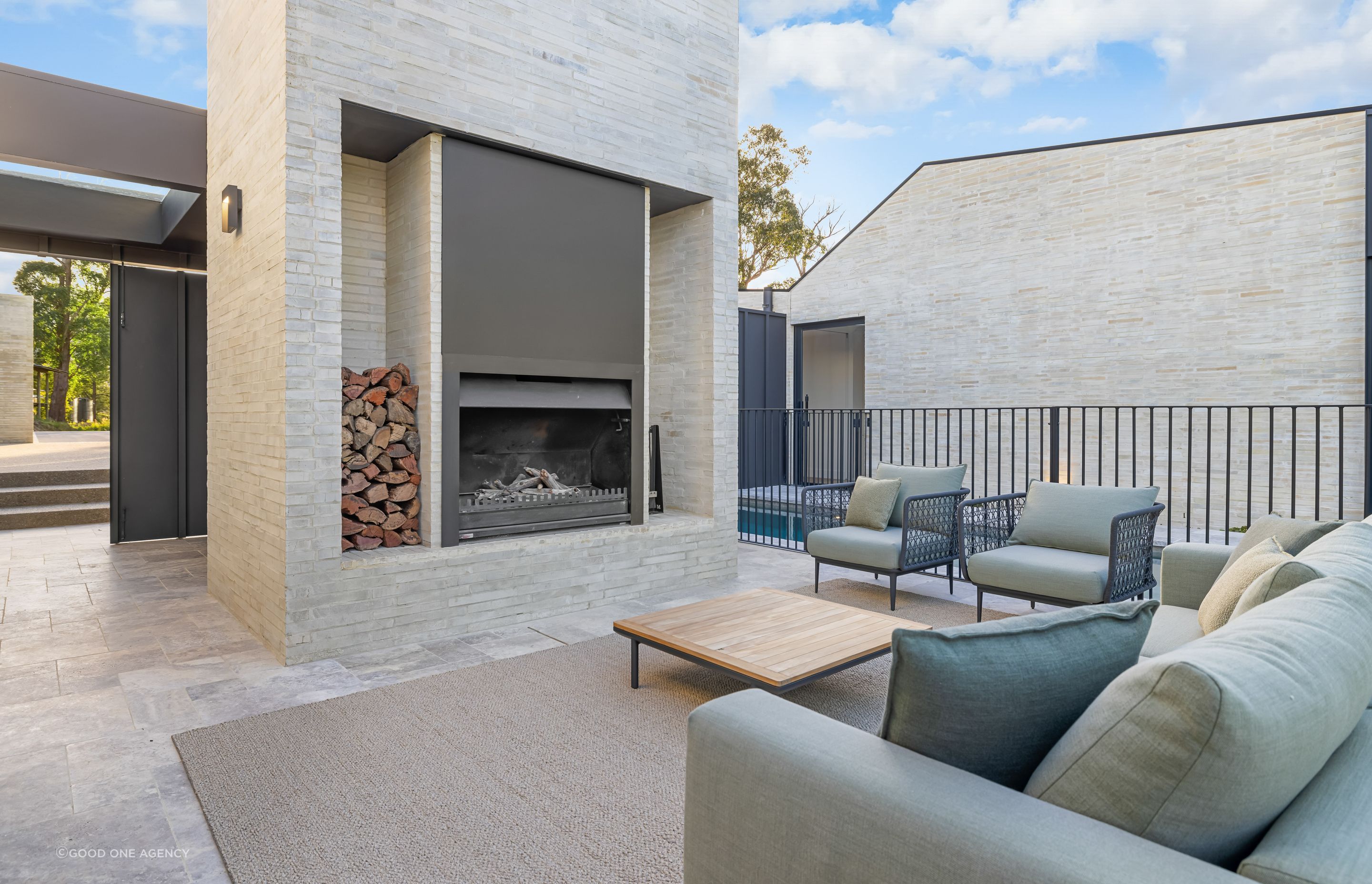 A central fireplace creates a cosy atmosphere in the courtyard