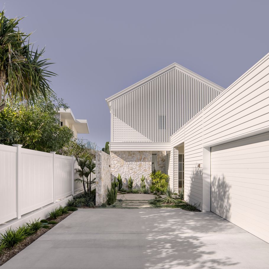 Serenity by the sea: luxurious beachfront residence embraces nature’s beauty