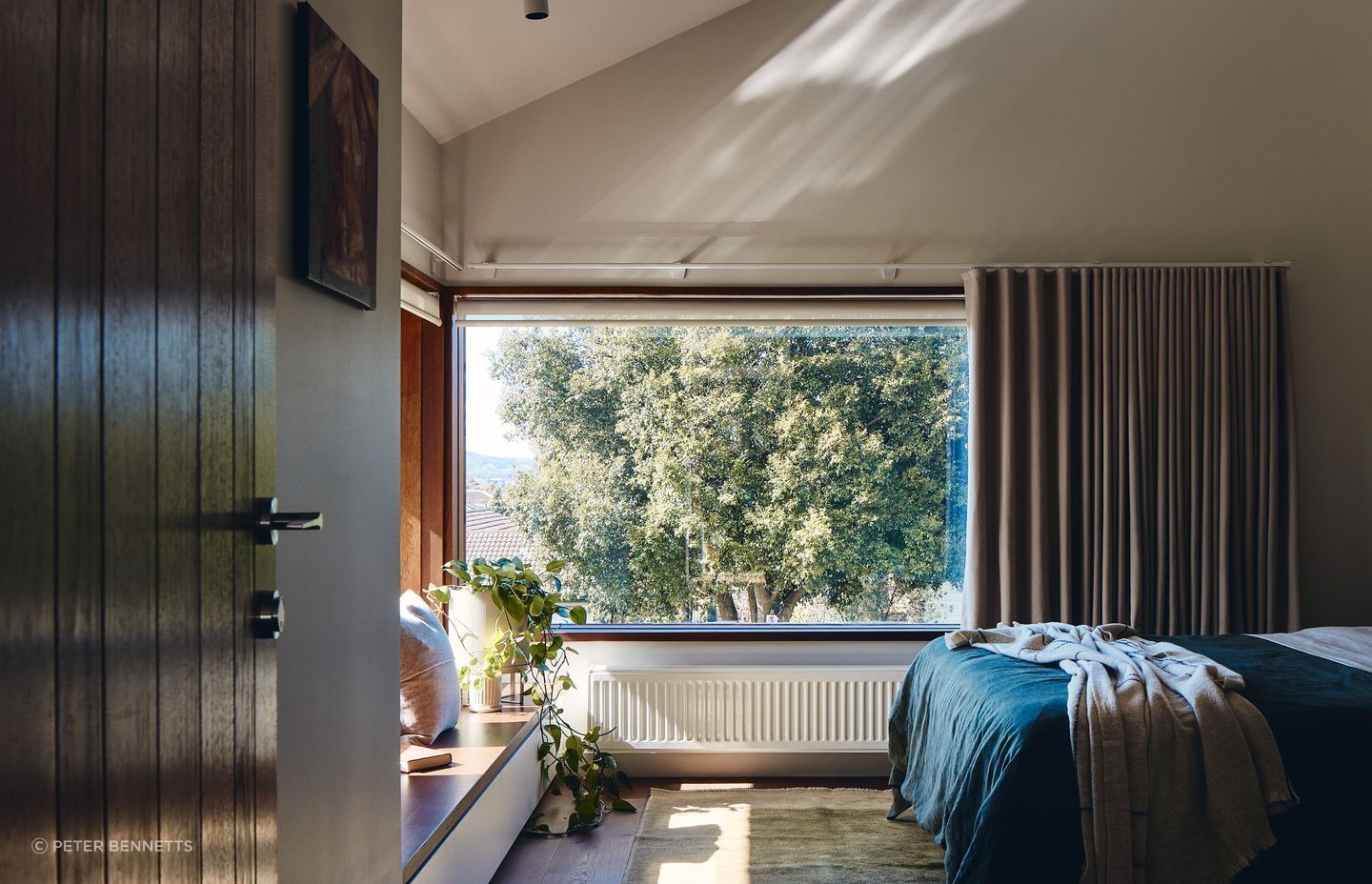 This bustling landscape – complete with its mature collection of indigenous gum trees, an abundance of native flora and a vibrant chorus of birdlife – provides the perfect backdrop for a lifetime family home.