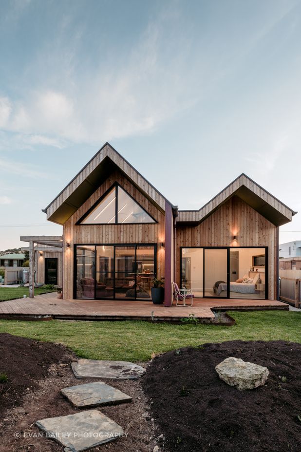 Sandy Cabin Residence sits on the Goolwa Beach sand dunes.