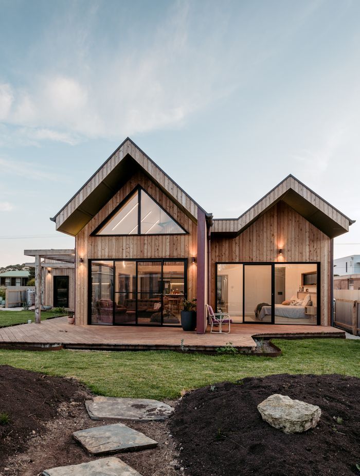 Sandy Cabin Residence sits on the Goolwa Beach sand dunes.