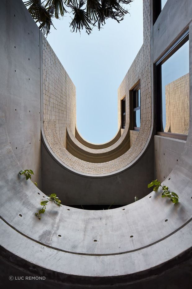 The Isles has 'offset' halves, broken by the central entry.