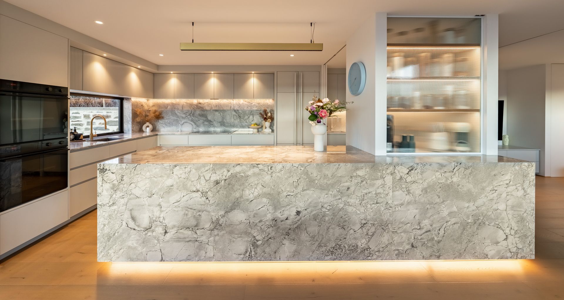 Kitchen design by Stacey Anderson Design Studio - Photography by Simon Larkin