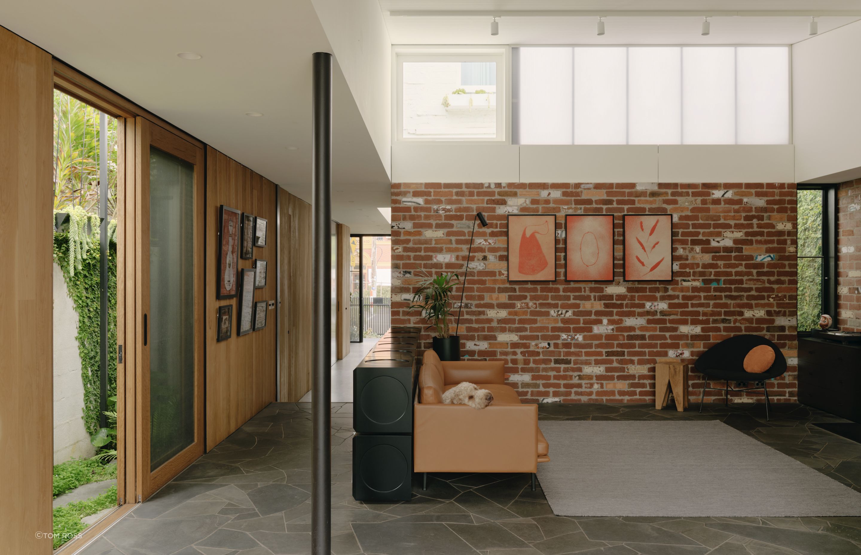 Fitzroy Laneway House's design prioritises a balance between relaxation and robustness.