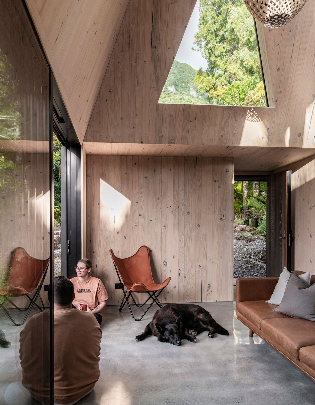 In the interior, blonded pine wall lining creates a warm and light palette.