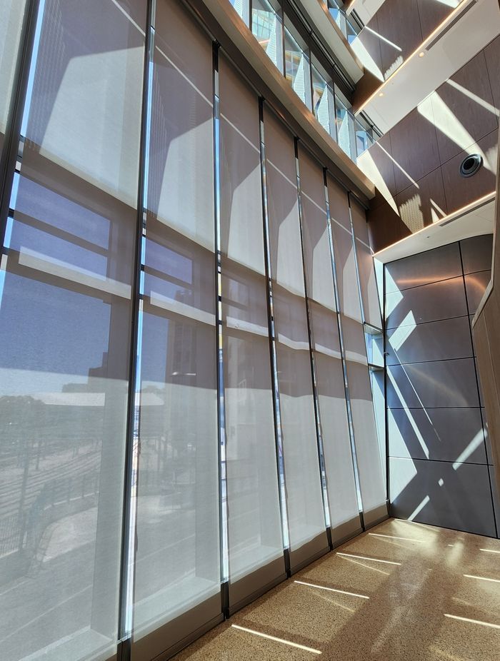 For the void area, a heavy-duty blind system was needed that could operate effectively with an 8-metre drop.