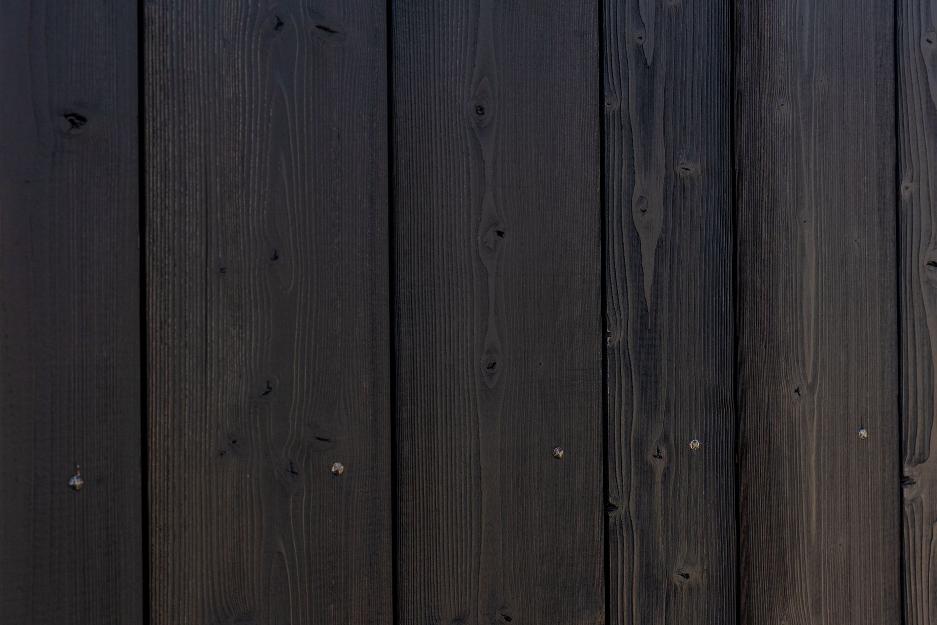 Brushed TMT Taiga_Random Width Vertical Cladding coated in JSC Scumble colour Nightfall