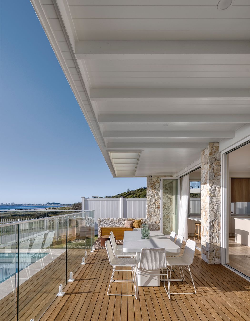 Outdoor entertaining with uninterrupted ocean views | Habitat Studio Architects