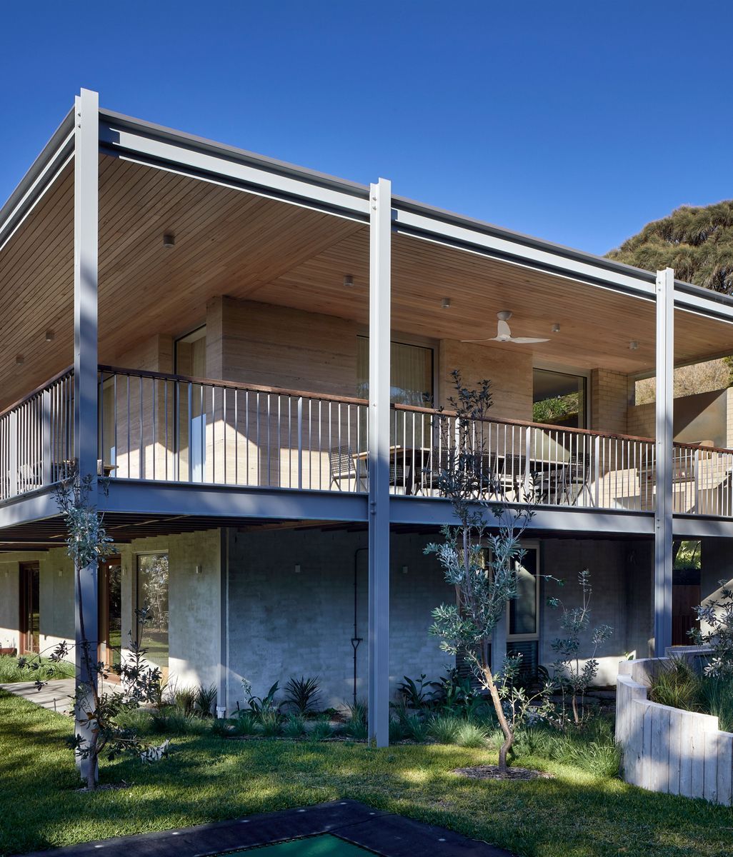 Nestled on the sand dunes: a beach shack’s transformation into a mid-century coastal sanctuary in Sorrento