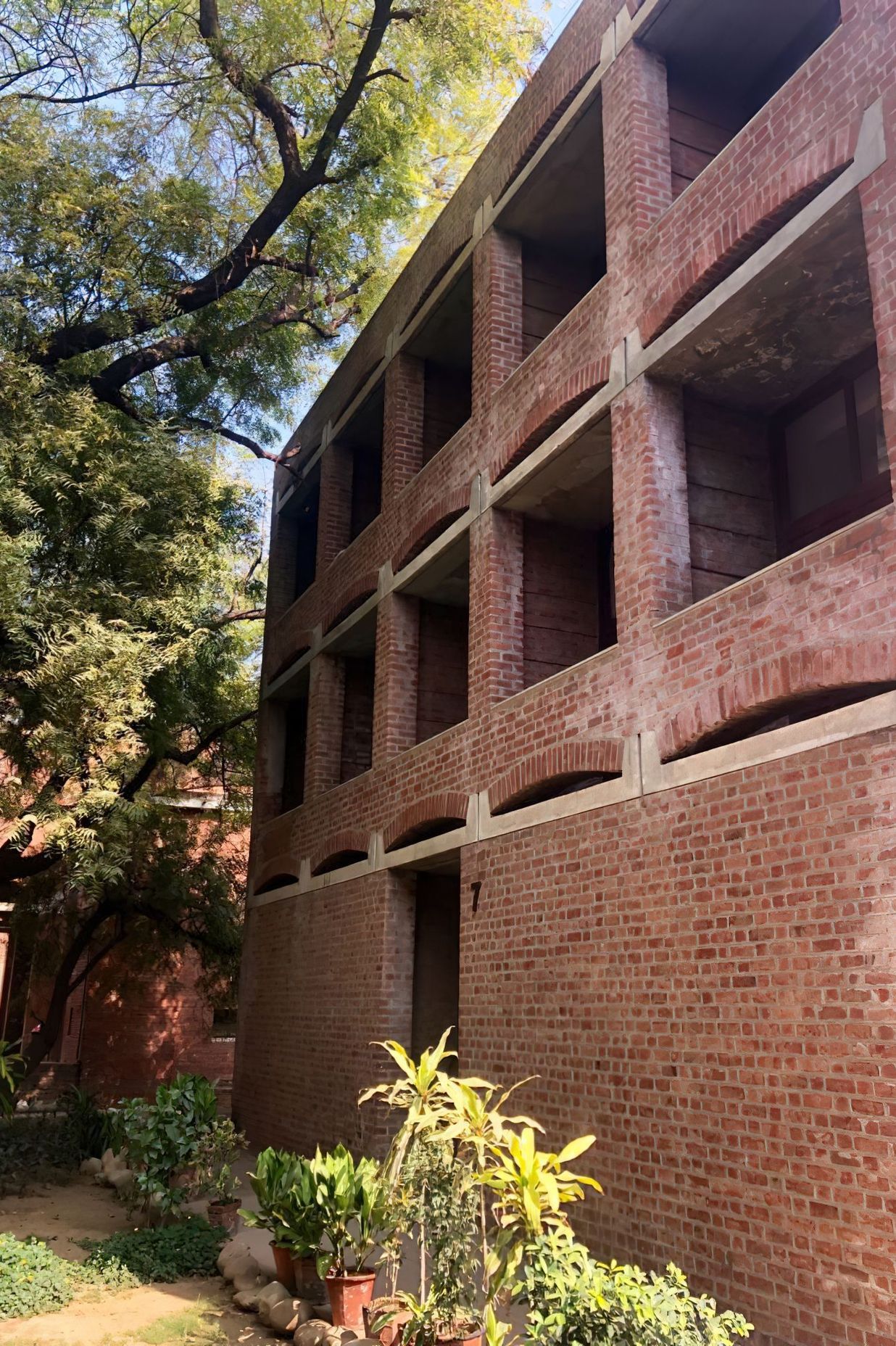 A Fascinating journey to Louis Kahn’s Indian Institute of Management Ahmedabad, India