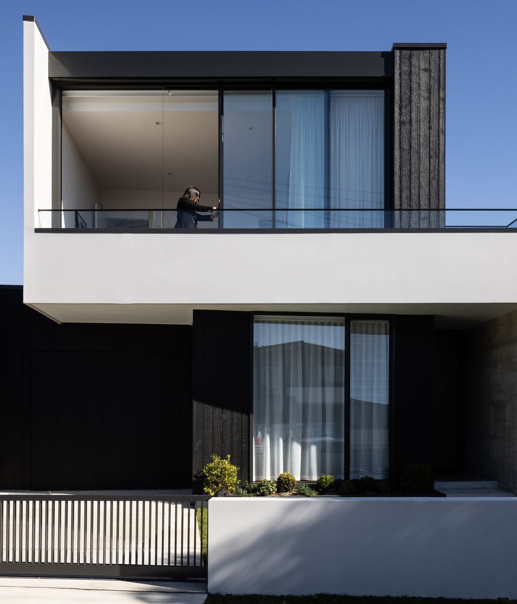 Compression and release create a dynamic abode on a compact site in Sydney’s inner-west