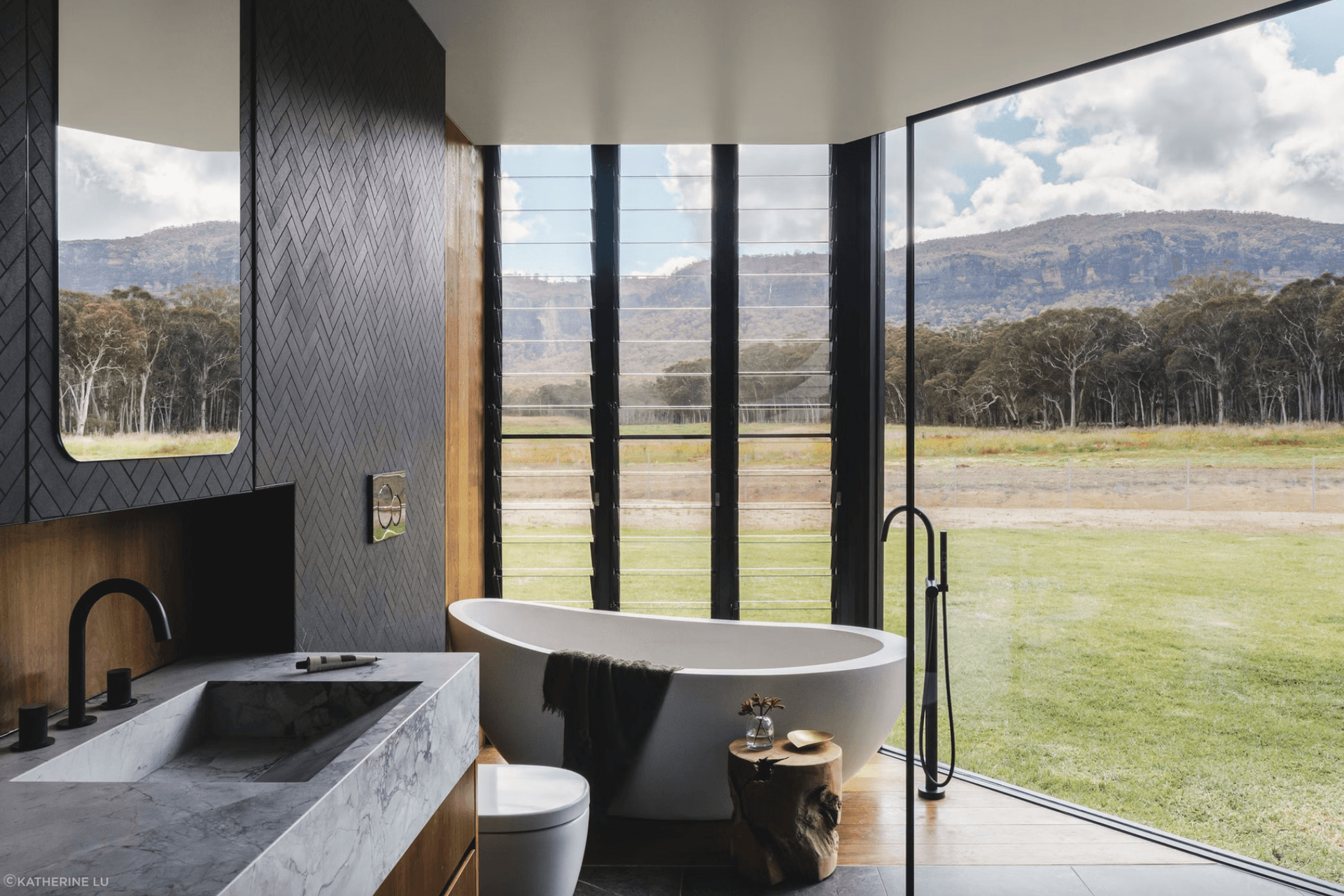 A secluded property situated on 67 hectares of dense, flat pastures, Golden Vale blends effortlessly into the fabric of the scenery.