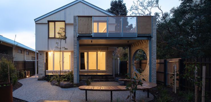 An inner-city Melbourne Low Energy House that blurs the boundary between private home and public space