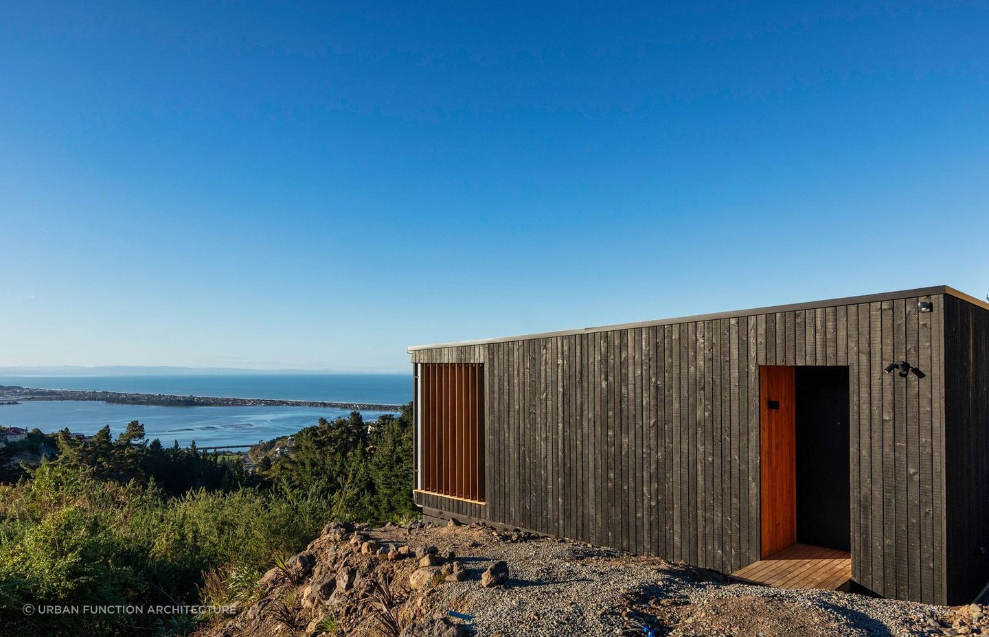 The exterior of the Petite Maison by Urban Function Architecture and its stunning views of the ocean and the Kaikoura ranges