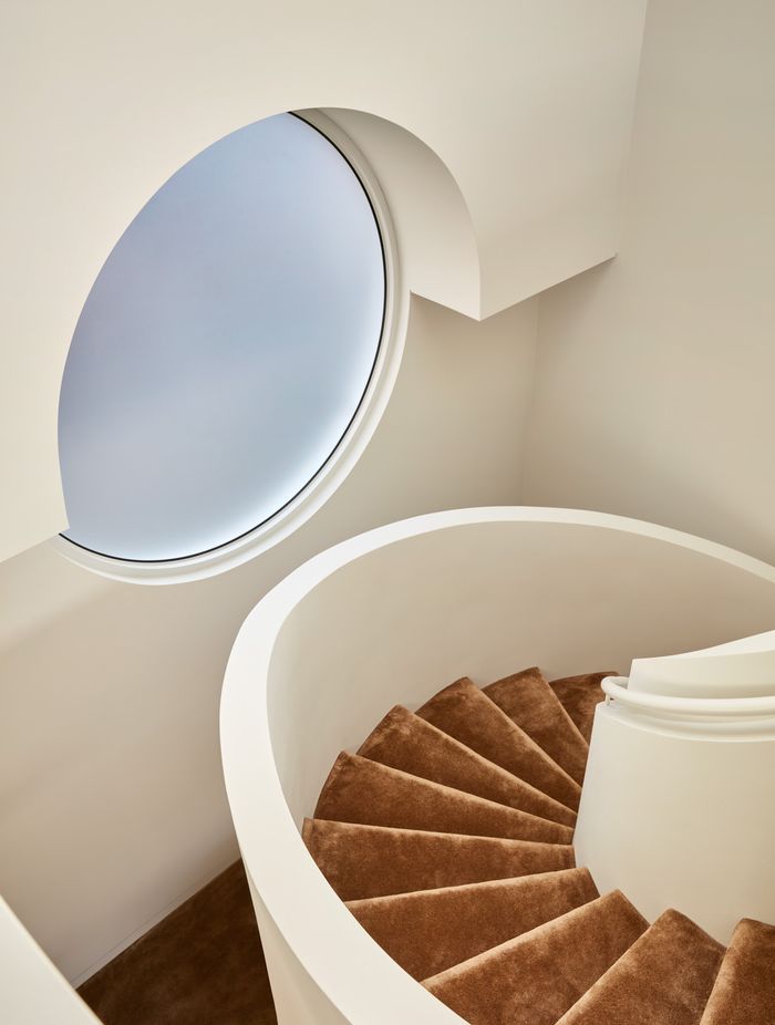 Its elegant forms harmonising and drawing inspiration from the streetscape.