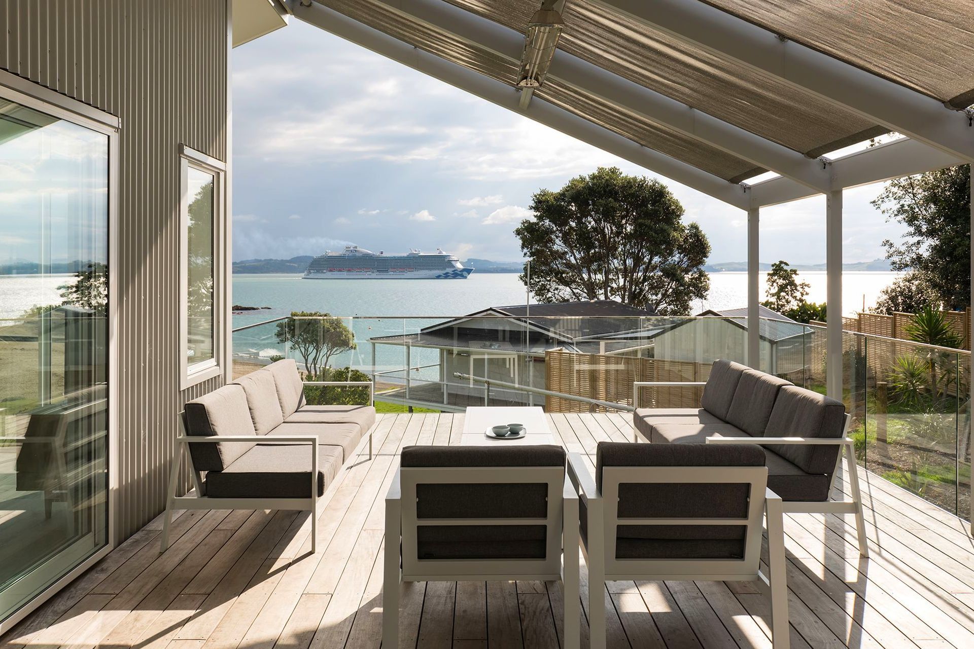 8 Light Houses – capturing the New Zealand sun
