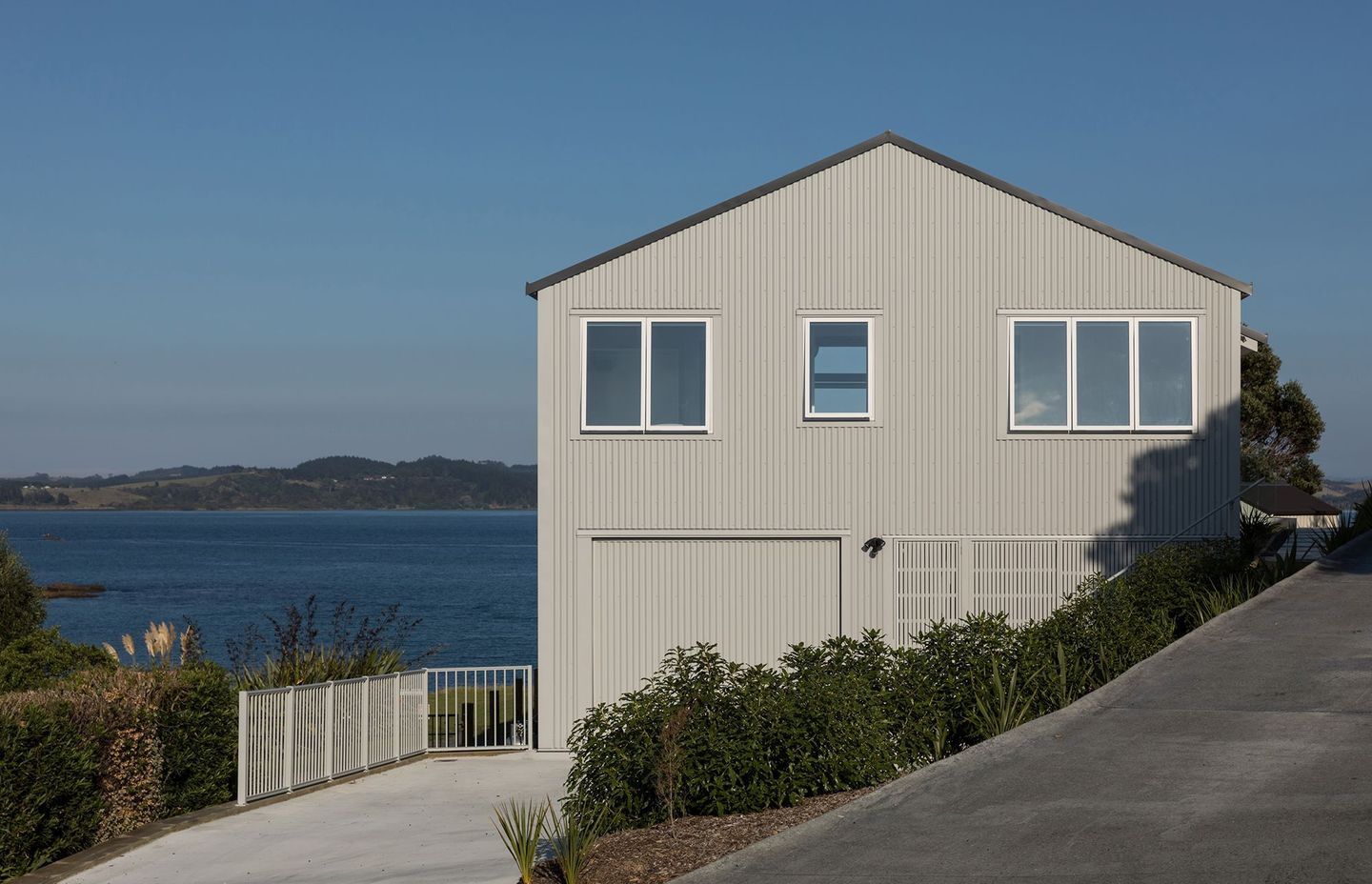 8 Light Houses – capturing the New Zealand sun
