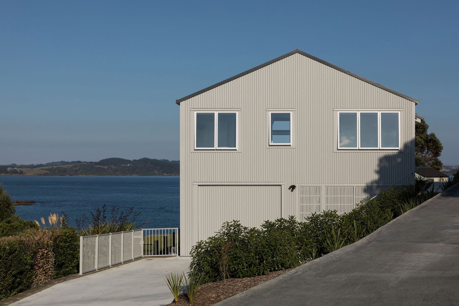 8 Light Houses – capturing the New Zealand sun
