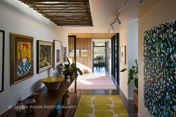 Light walls on the southern side brighten the wing