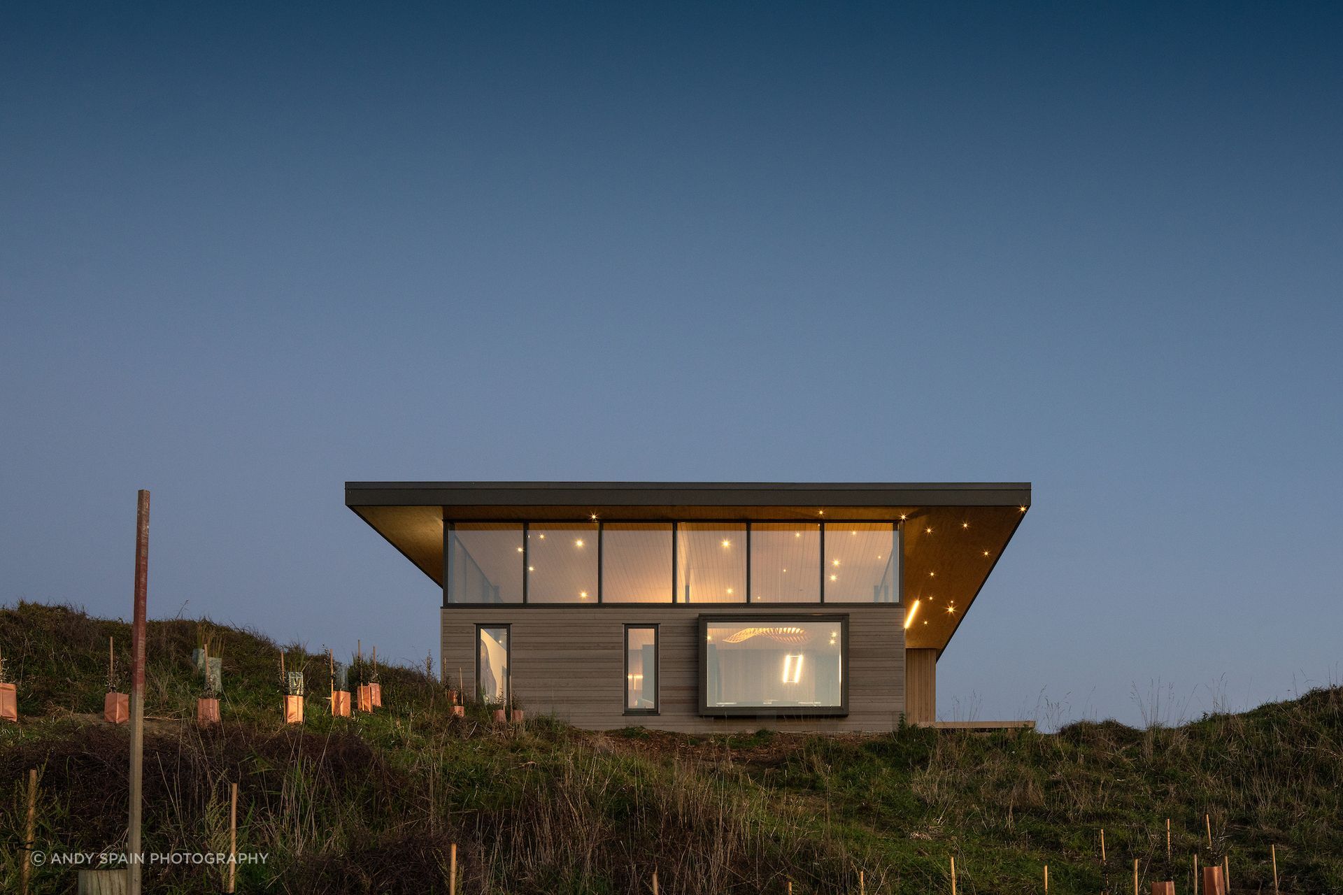 The soffit and ceiling at Te Horo House is irregularly dappled with spotlights that resemble the stars in the night sky.