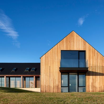A modern, sculptural country house that lets the landscape do the talking