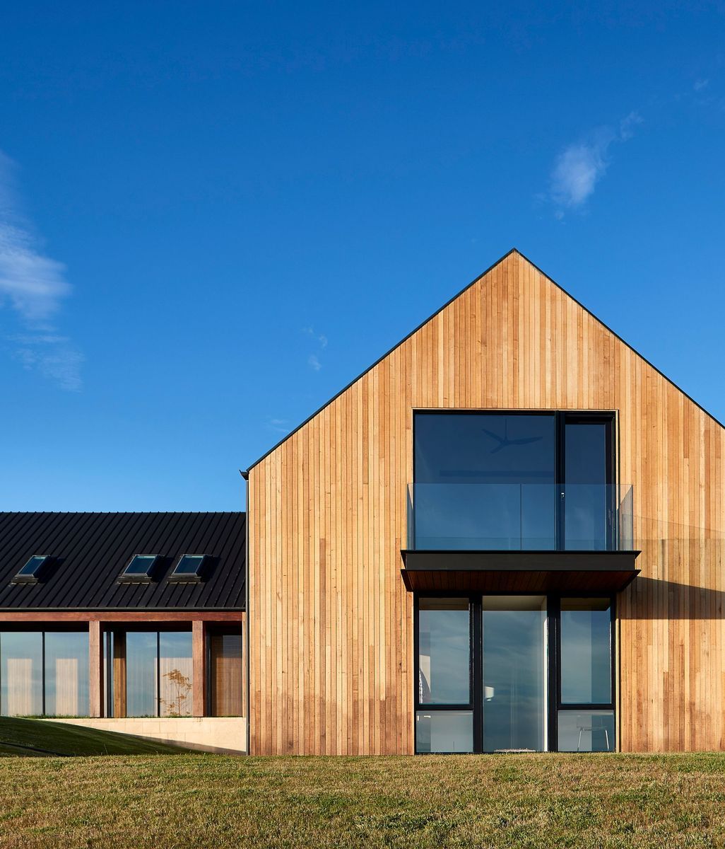 A modern, sculptural country house that lets the landscape do the talking