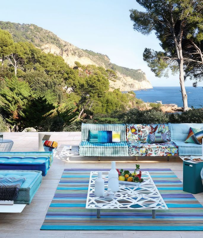 Discover the allure of curves and modular design in luxury French brand furniture collection