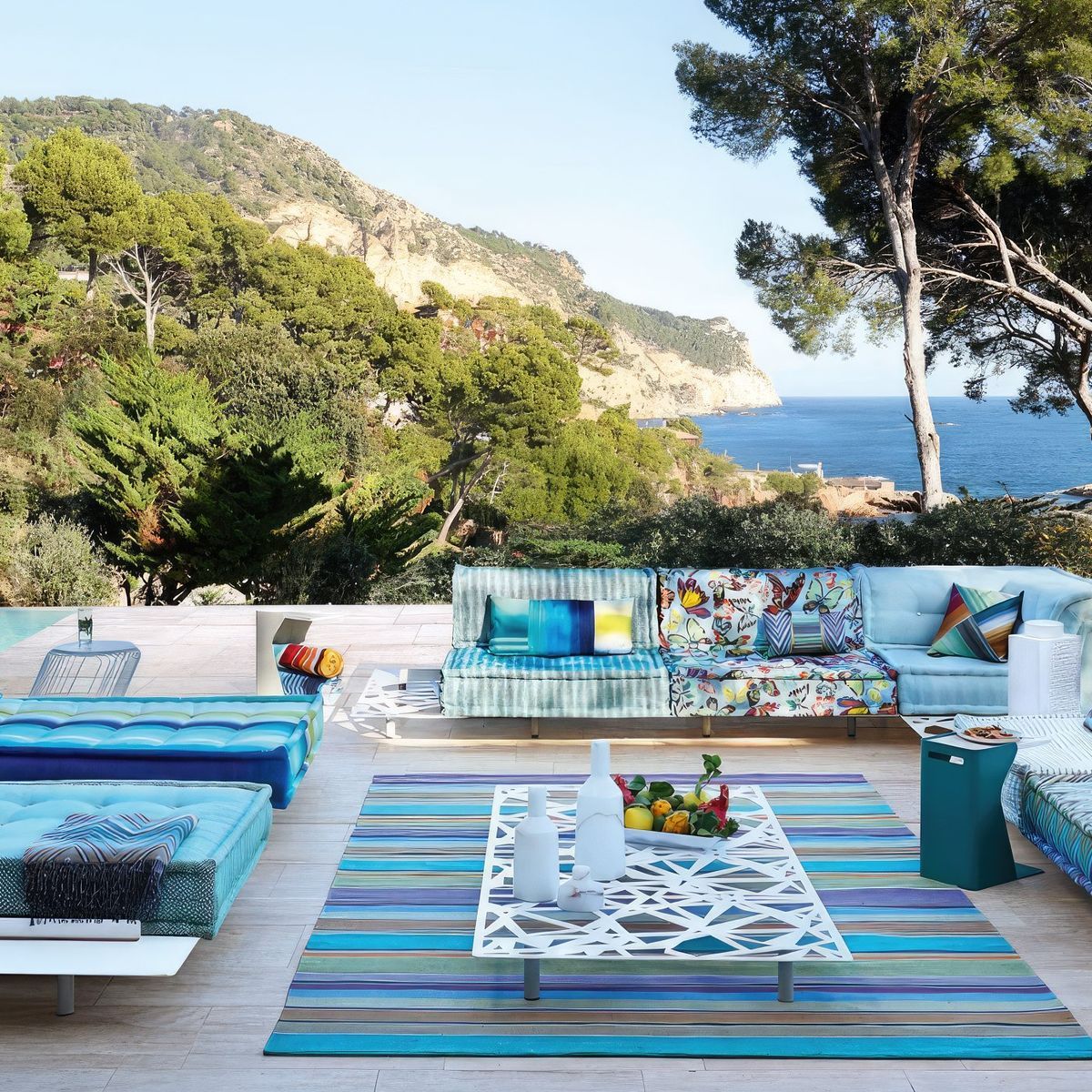 Discover the allure of curves and modular design in luxury French brand furniture collection