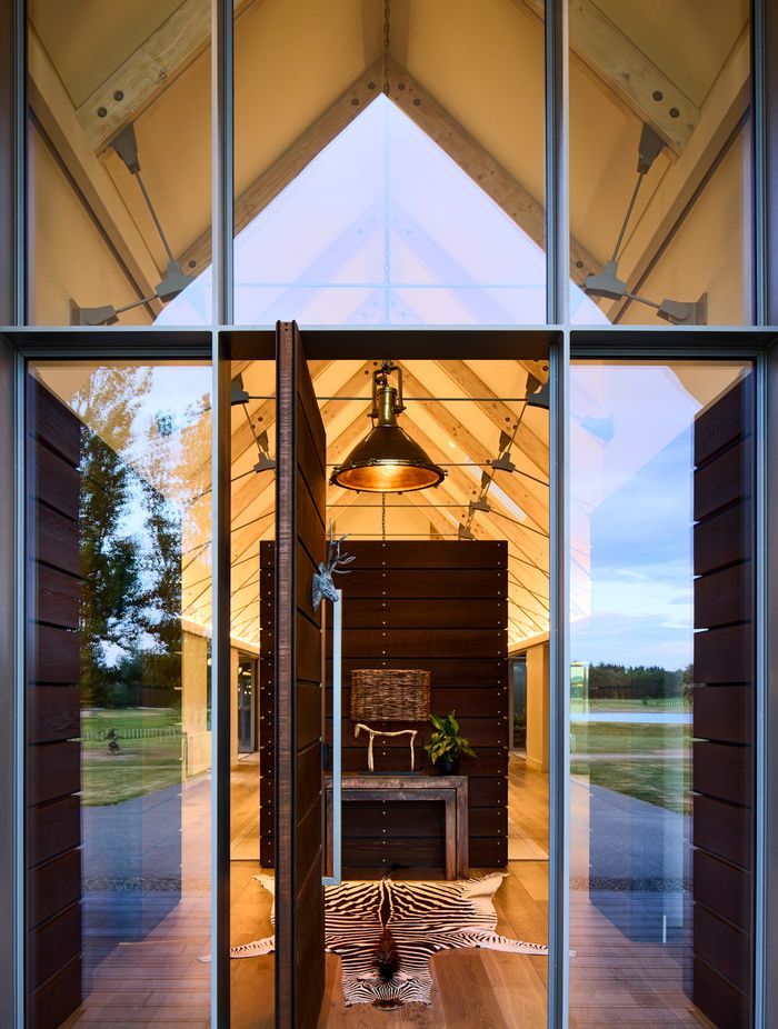 The entry features a clever pony wall, which helps reduce the volume of the space, and create a warm, yet dramatic entrance.