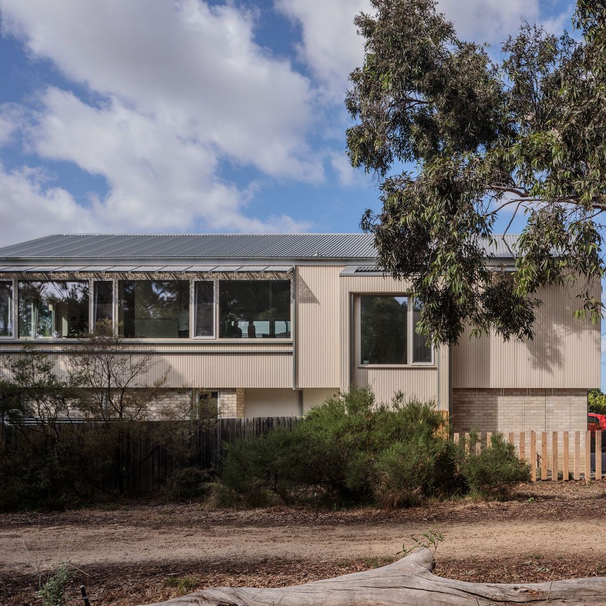 An inner-city Melbourne Low Energy House that blurs the boundary between private home and public space