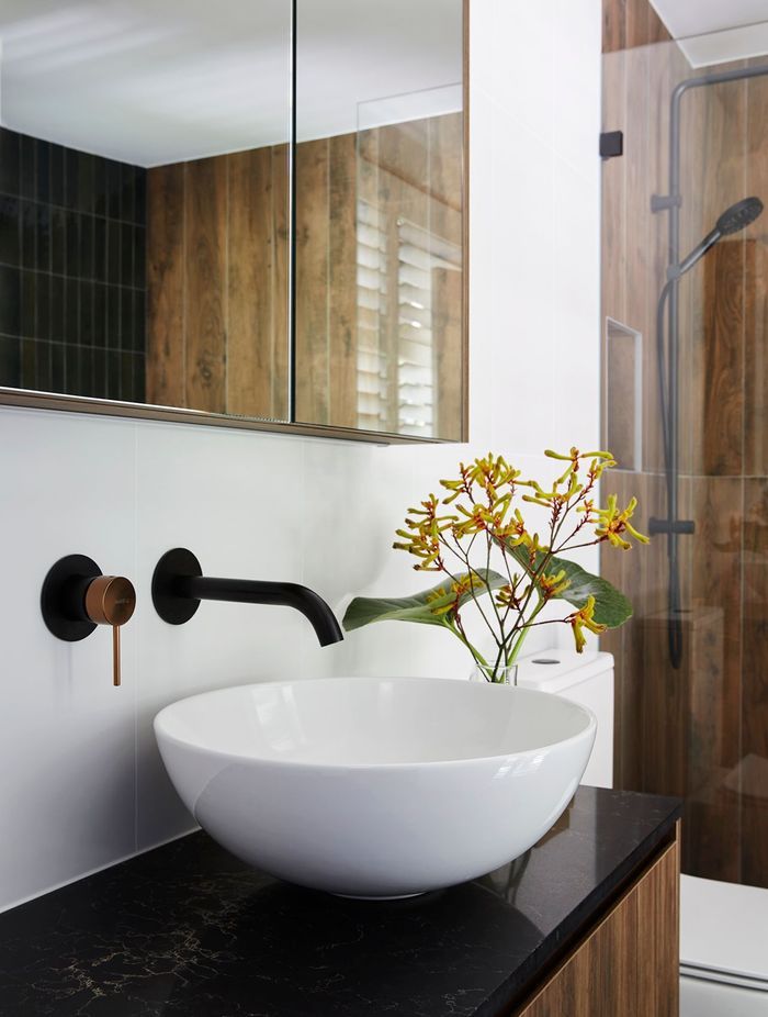 Black fittings and bench top add drama to the space.