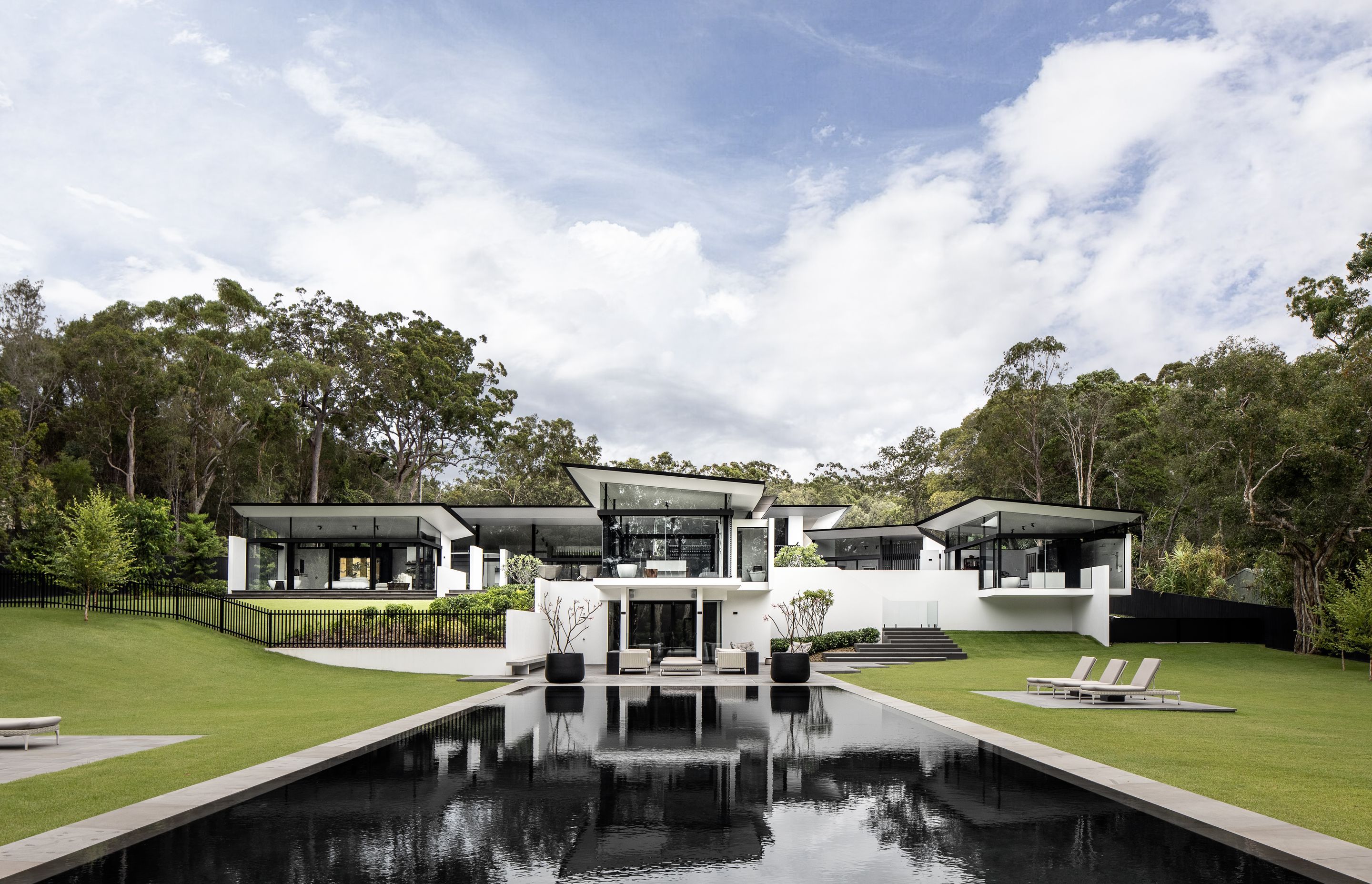 Noosa House by Robinson Architects | Photography by Felix Mooneeram
