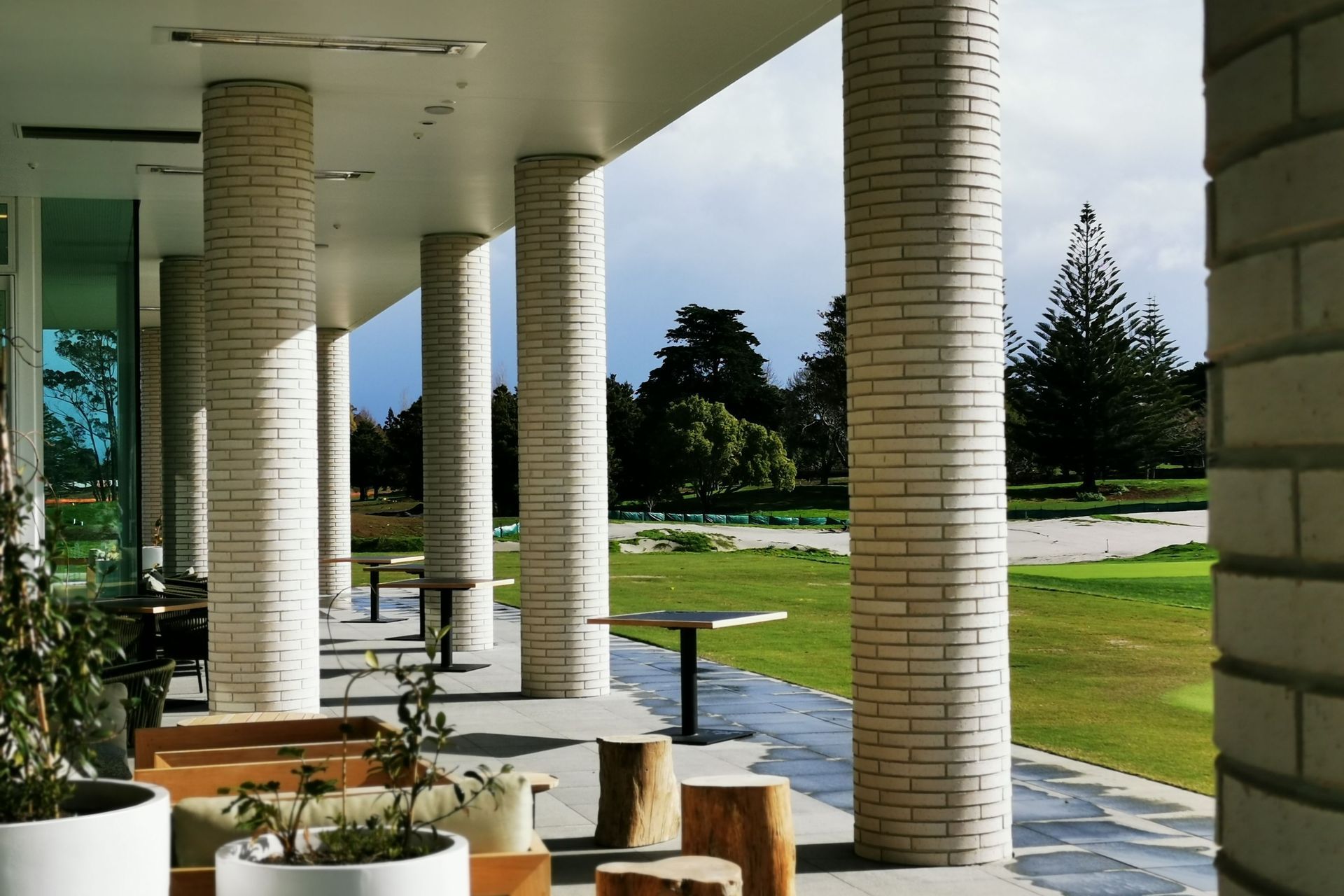 “There are a few builds at the moment that have curved bricks for the column, so some people are really pushing the barrel.”