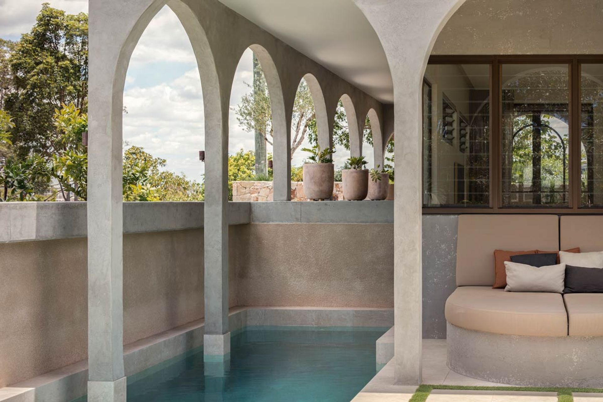 The rise and fall and rise of arches in architecture