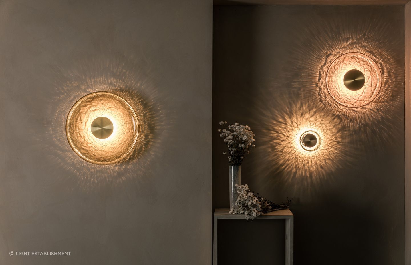 With LED technology and dimmable control options the Greenway Crackle W4 | Wall Light lets you enhance the mood as you please.