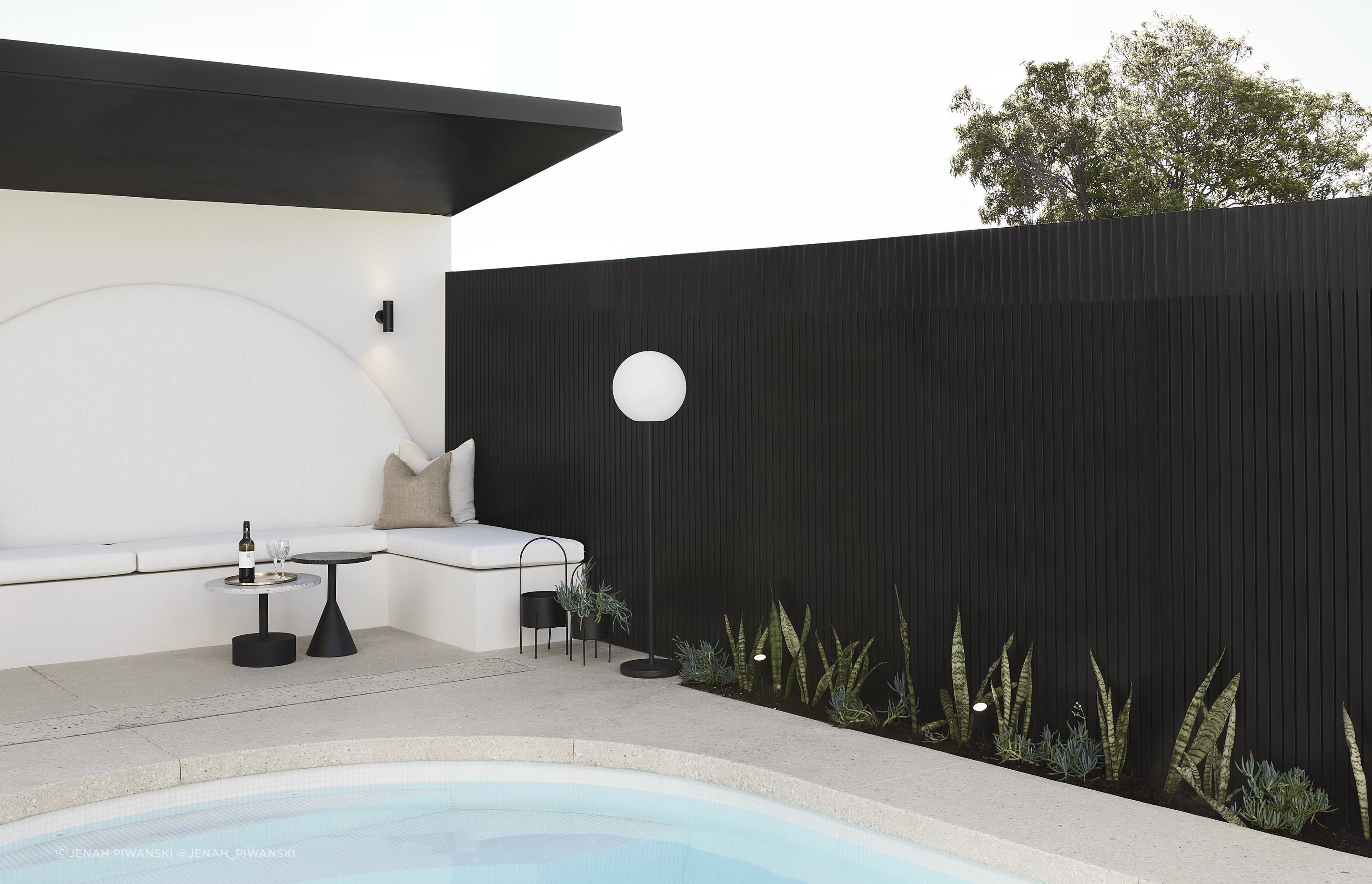 Aussie UnderCover partnered with Design Duo Alisa and Lysandra to install hidden pool covers under polished concrete | @alisa_lysandra (IG) #thedesignduoseries #twinoff