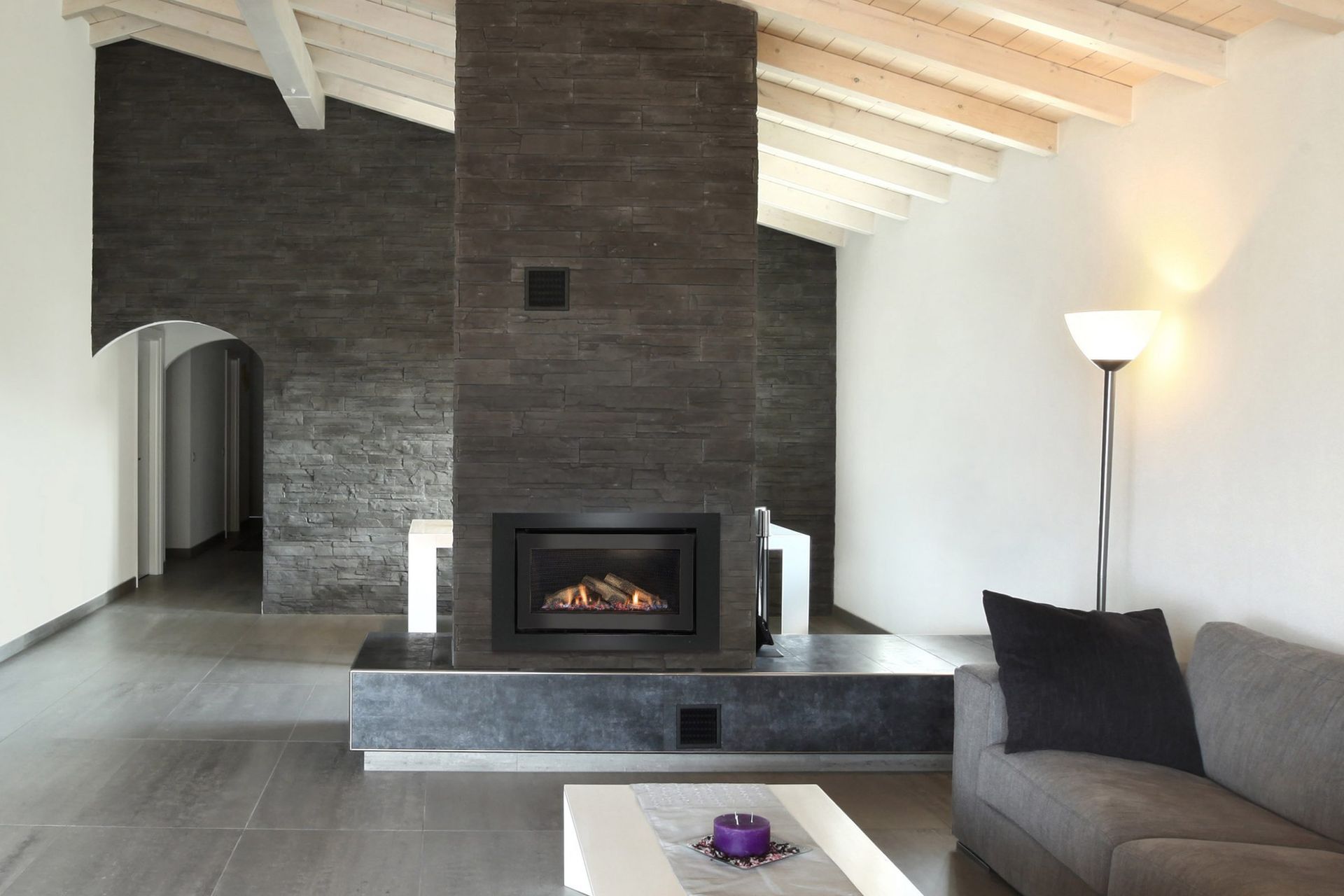 950-Gas-Fire-Lifestyle-Insitu-Family-Room-scaled-v3.jpg
