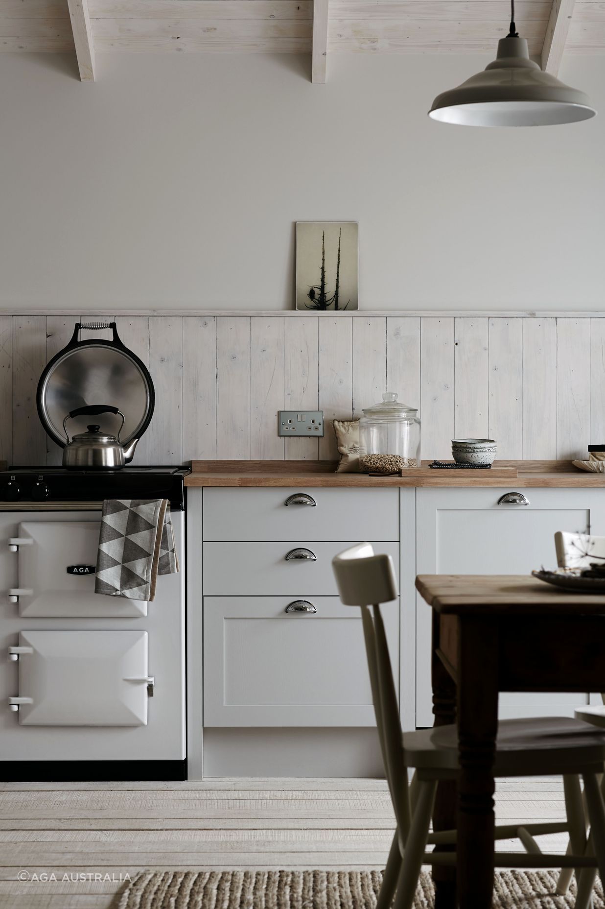 AGA’s timeless heritage finishes are paired with modern electric features,