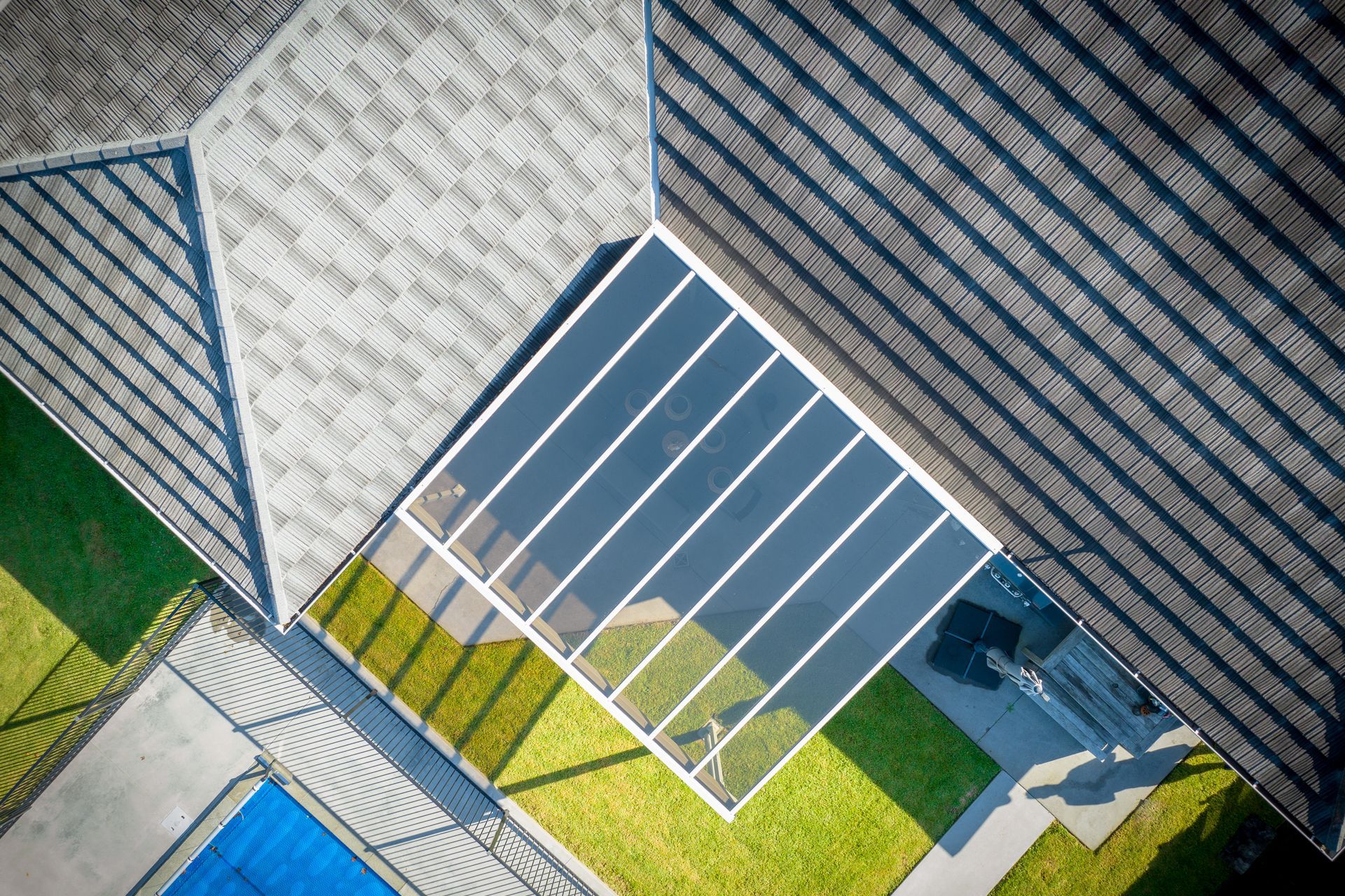 Designed to reflect the clean lines of modern New Zealand architecture, with a clear view of the skies above, the Archgola Oasis pergola canopy brings shade, shelter, UV protection, and style to your home.