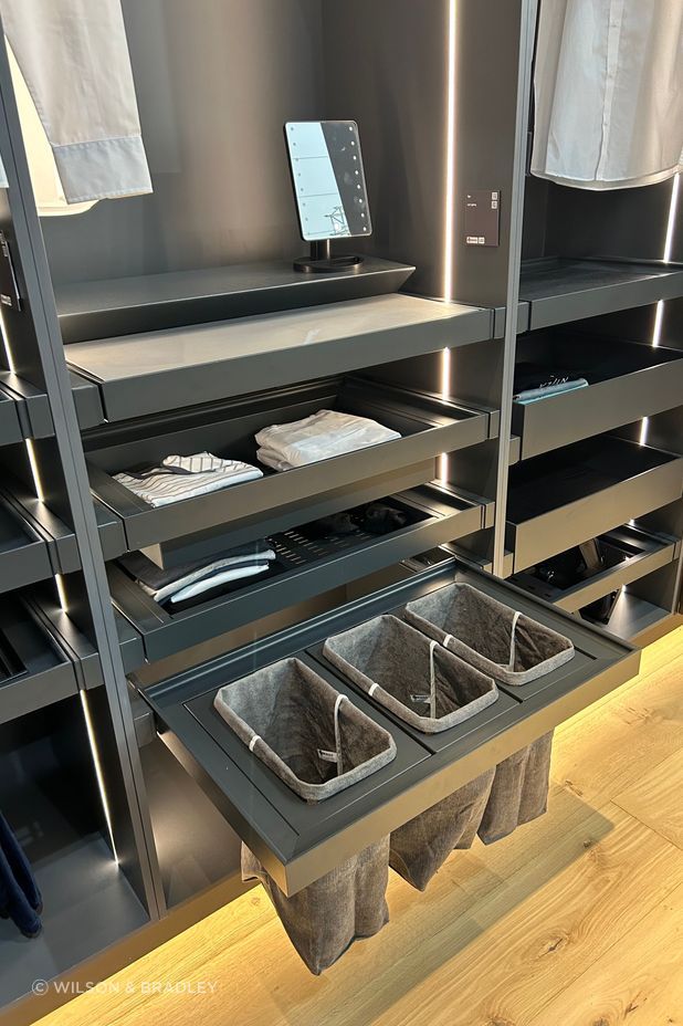 Select from several accessories to customise your wardrobe.