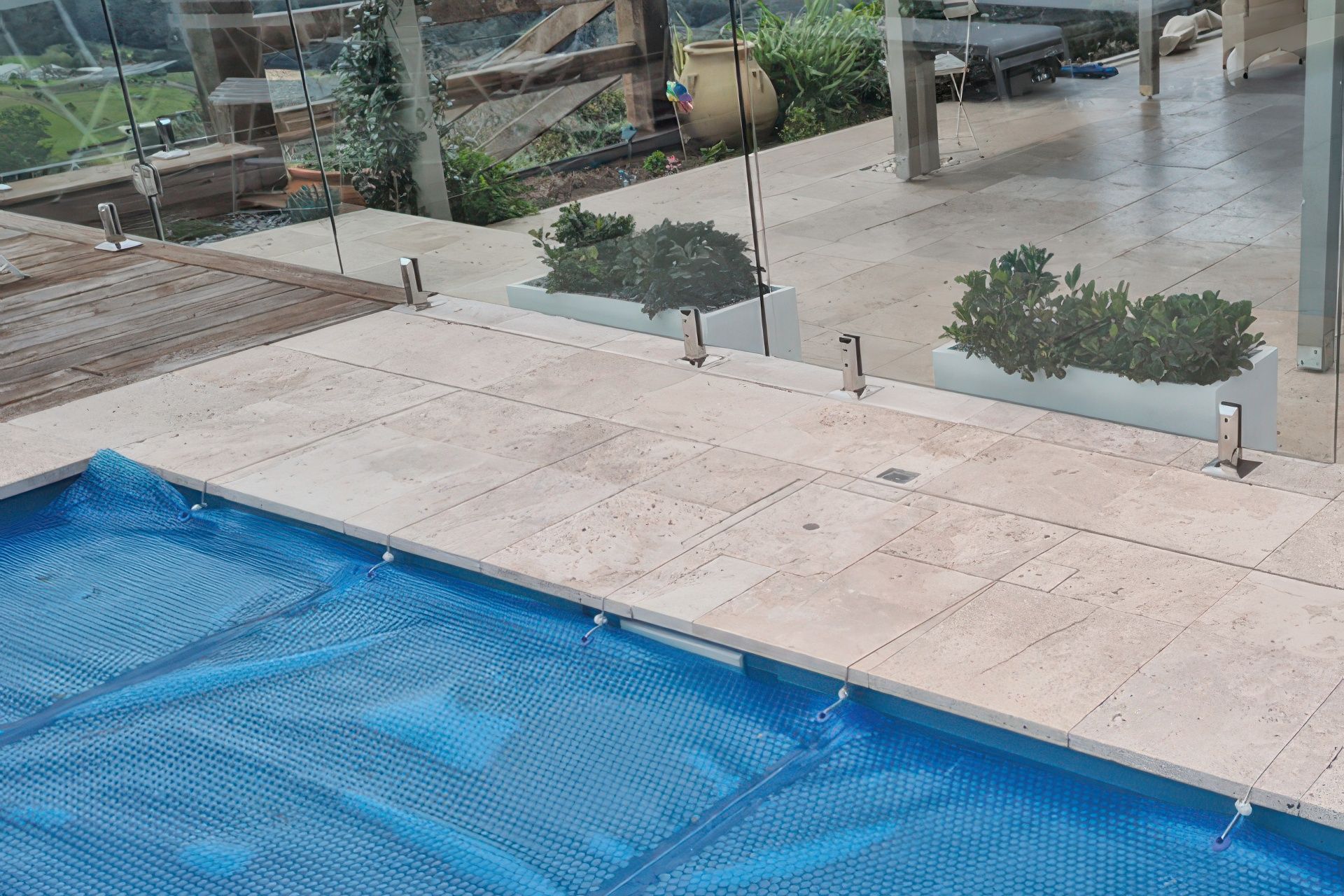 Aussie-undercover-pool-cover-system-pavers-tiles-remote-control2-gigapixel-standard-v2-3x.jpeg